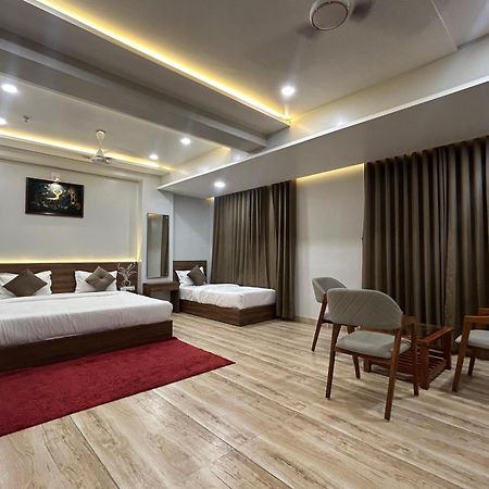 Hotel Holiday Icon Dwārka 外观 照片