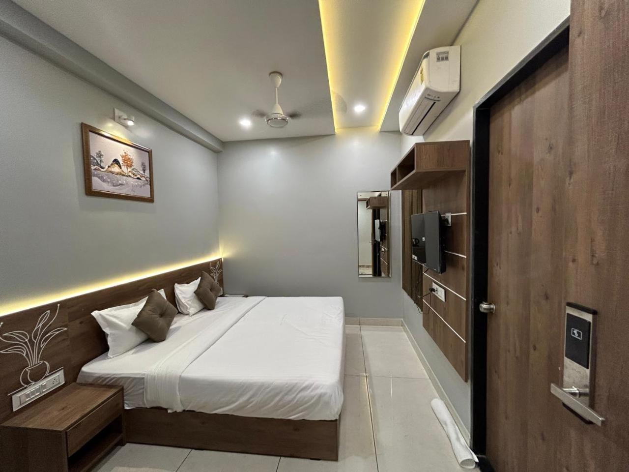 Hotel Holiday Icon Dwārka 外观 照片
