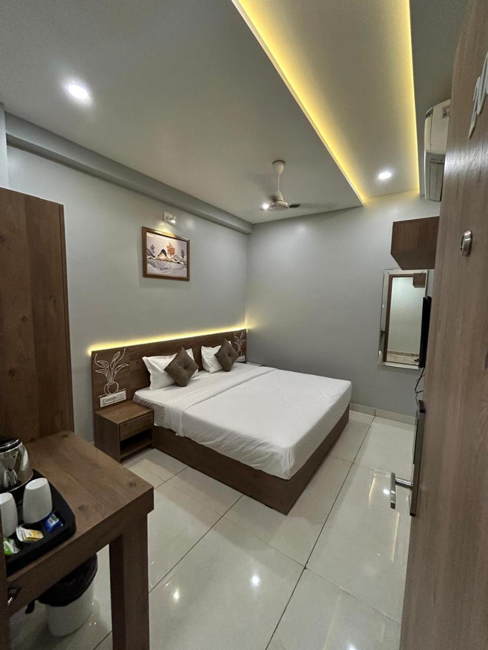 Hotel Holiday Icon Dwārka 外观 照片