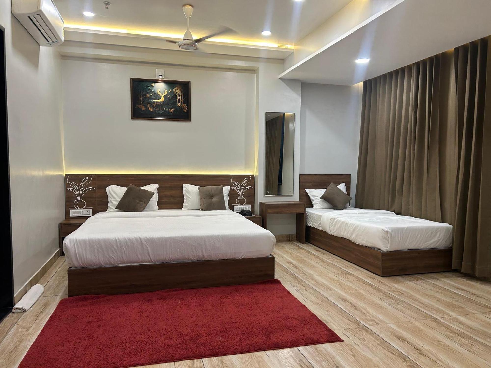 Hotel Holiday Icon Dwārka 外观 照片