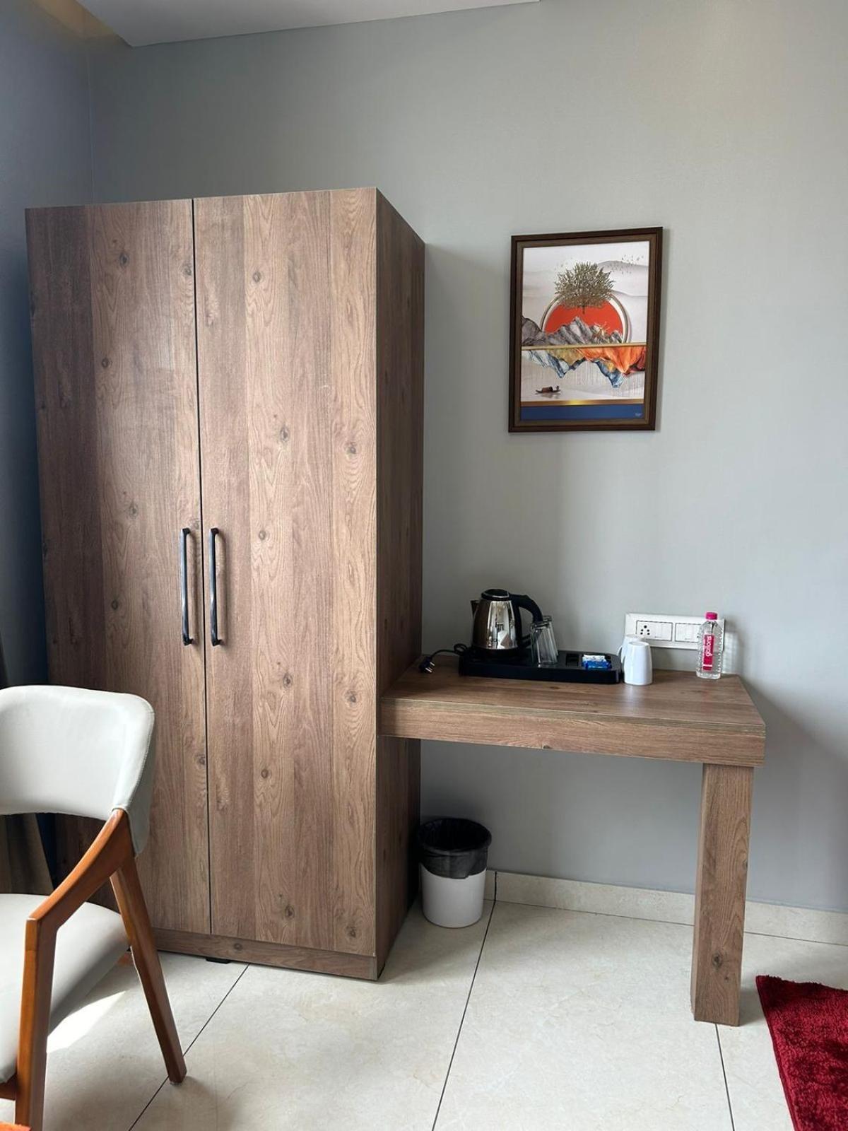 Hotel Holiday Icon Dwārka 外观 照片
