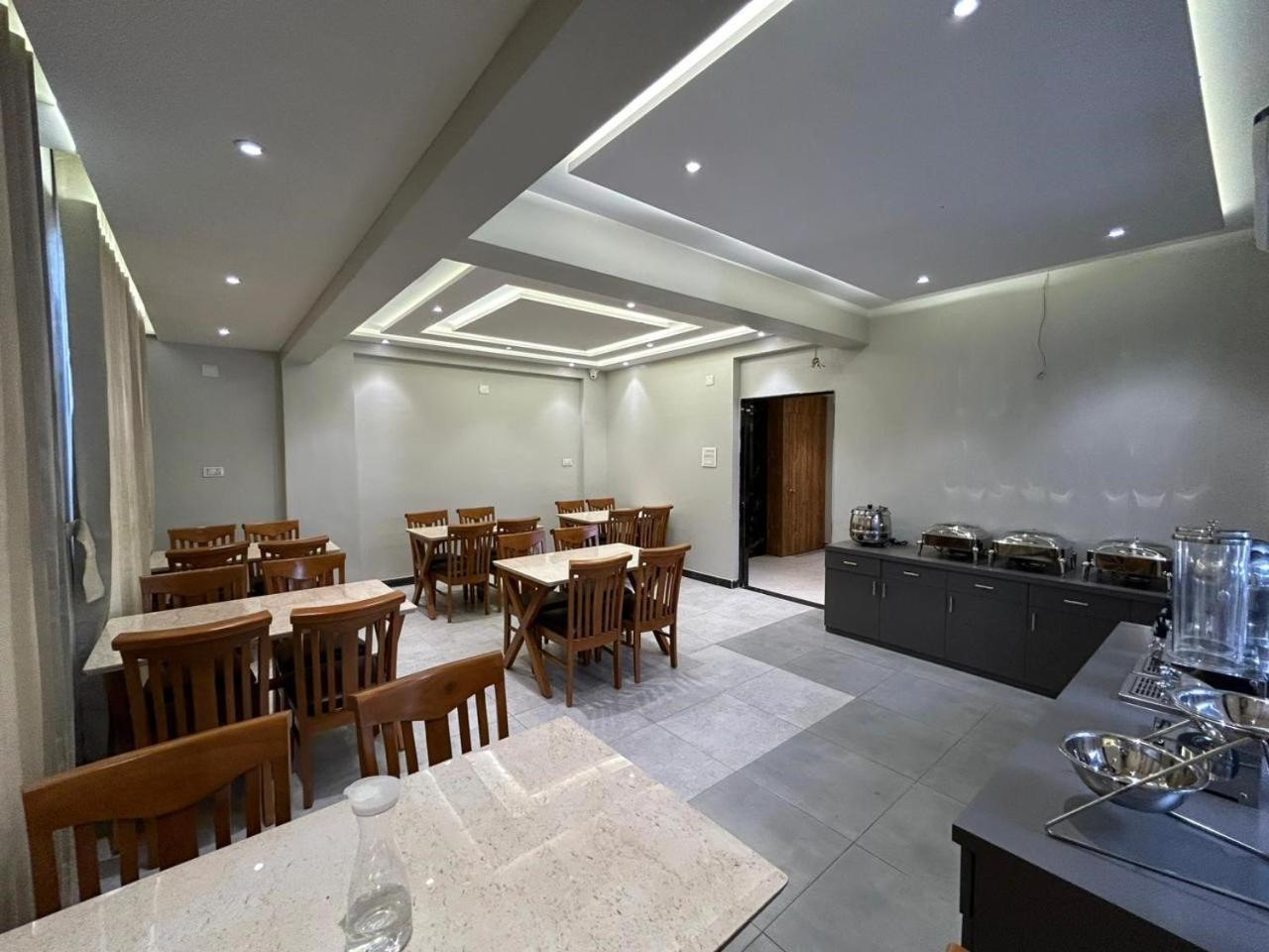 Hotel Holiday Icon Dwārka 外观 照片