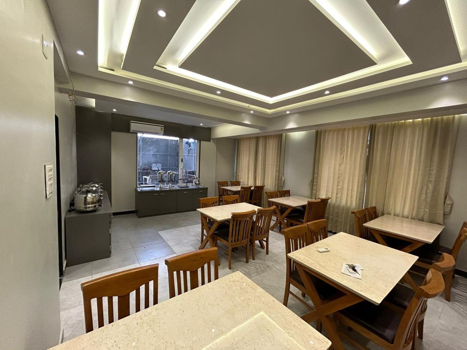 Hotel Holiday Icon Dwārka 外观 照片