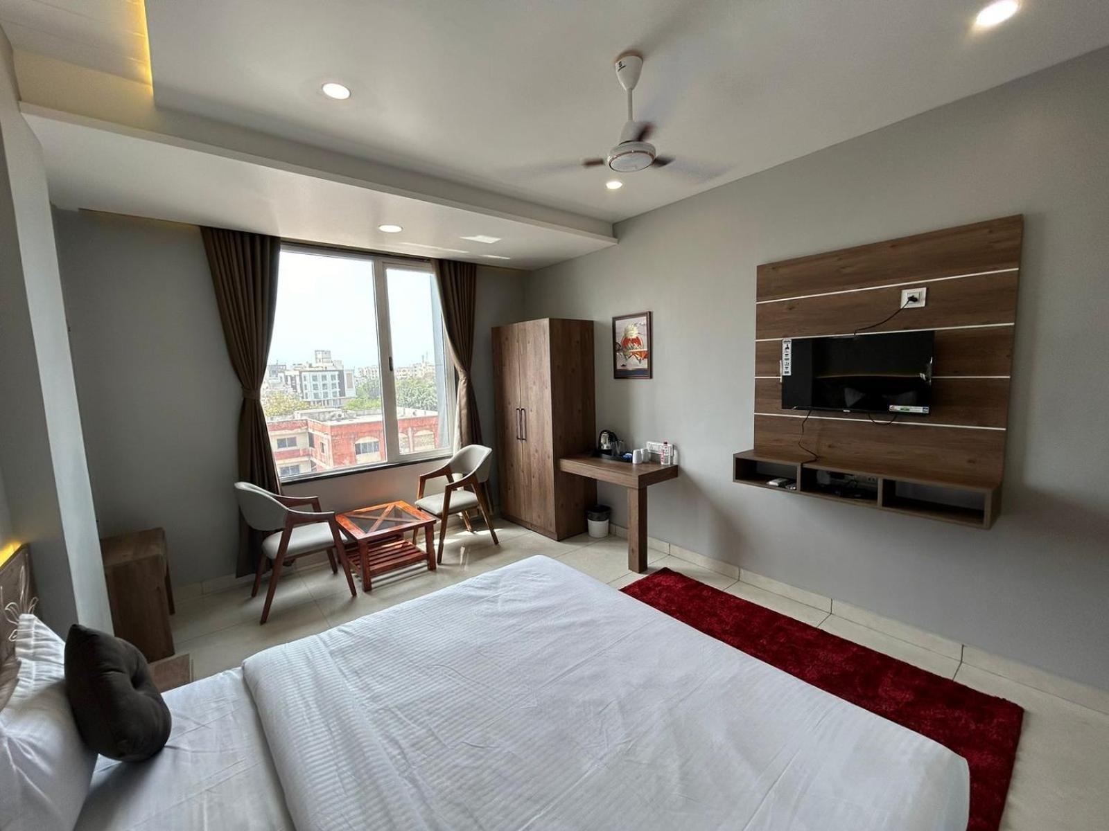 Hotel Holiday Icon Dwārka 外观 照片